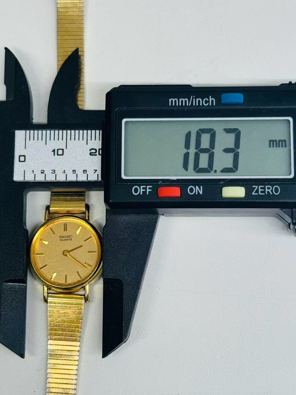 Vintage Seiko Quartz Gold Tone Women’s Watch Champagne Dial New Battery Runs - Picture 5 of 12